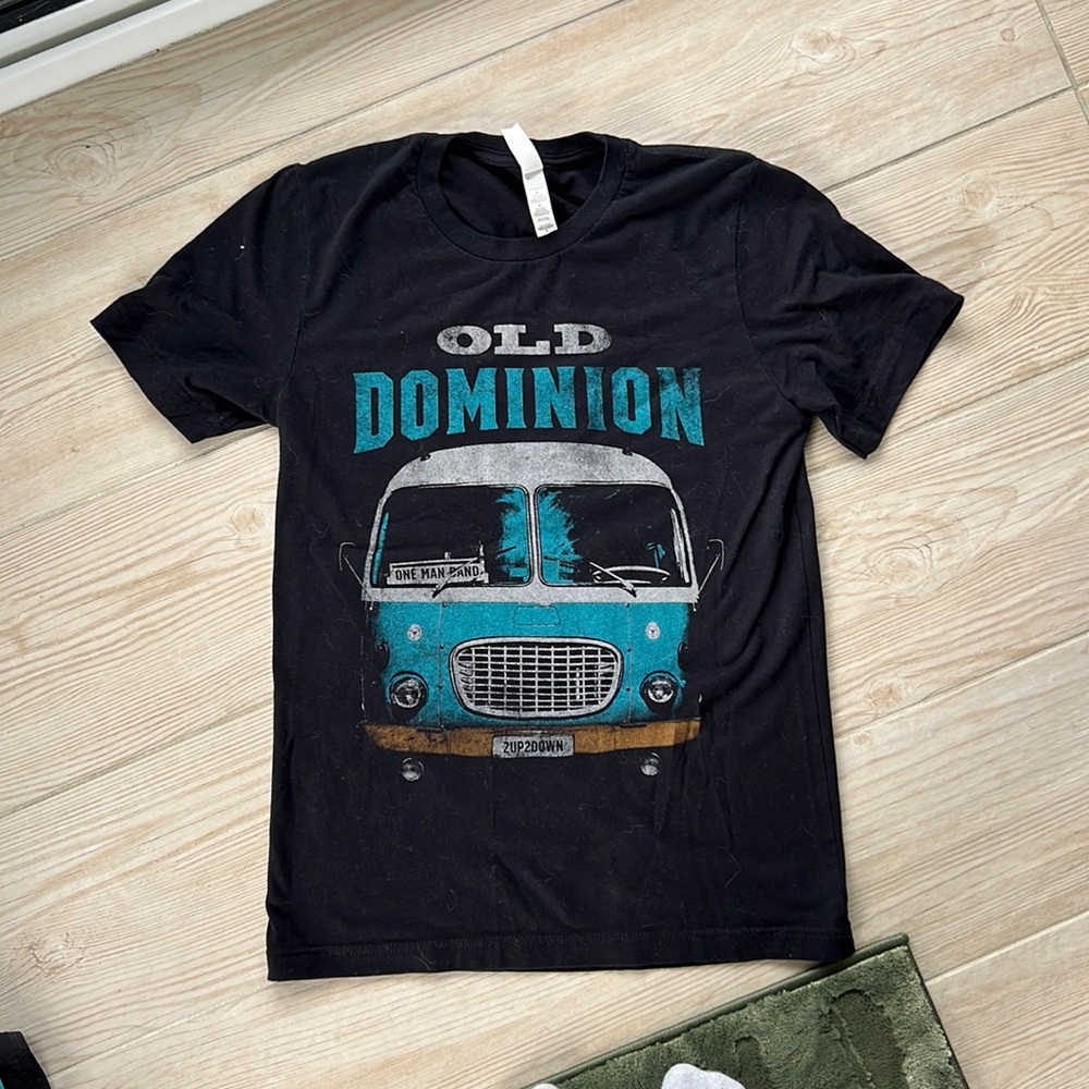 Old Dominion, 2022 black concert T-shirt size small